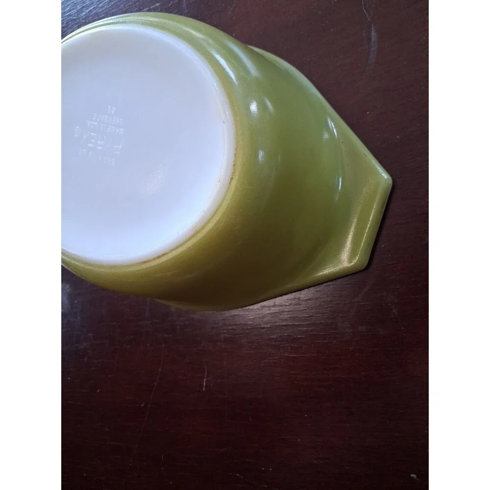 PYREX Oval Casserole  1-1/2 qt Avocado